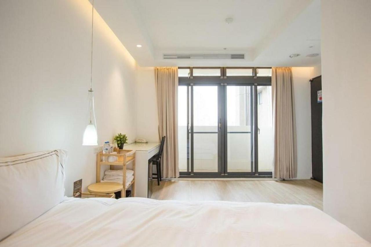 Mini West Hotel Taichung Exterior photo