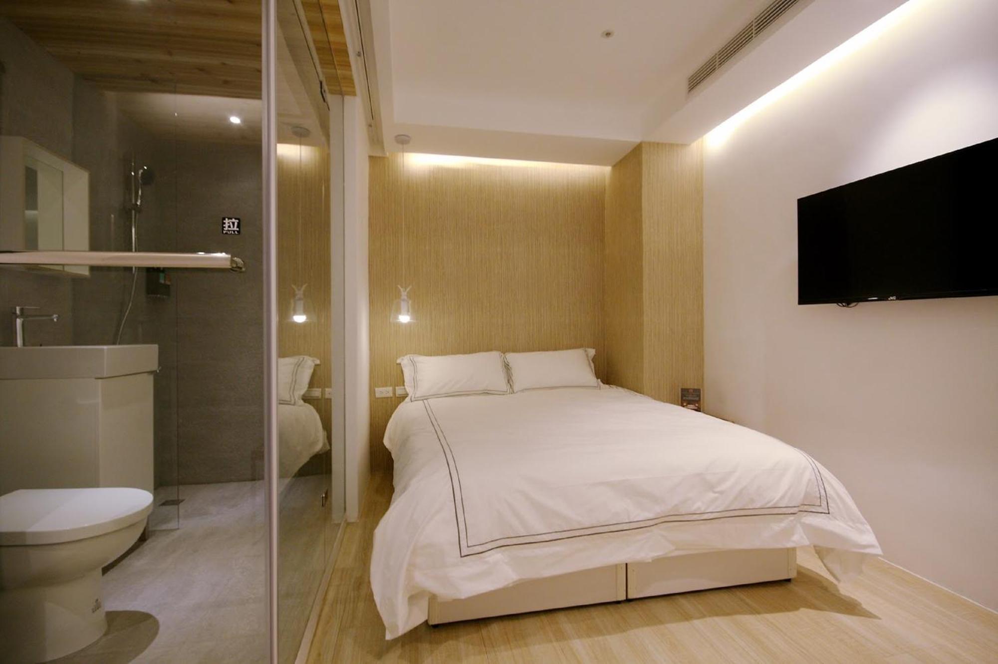 Mini West Hotel Taichung Exterior photo