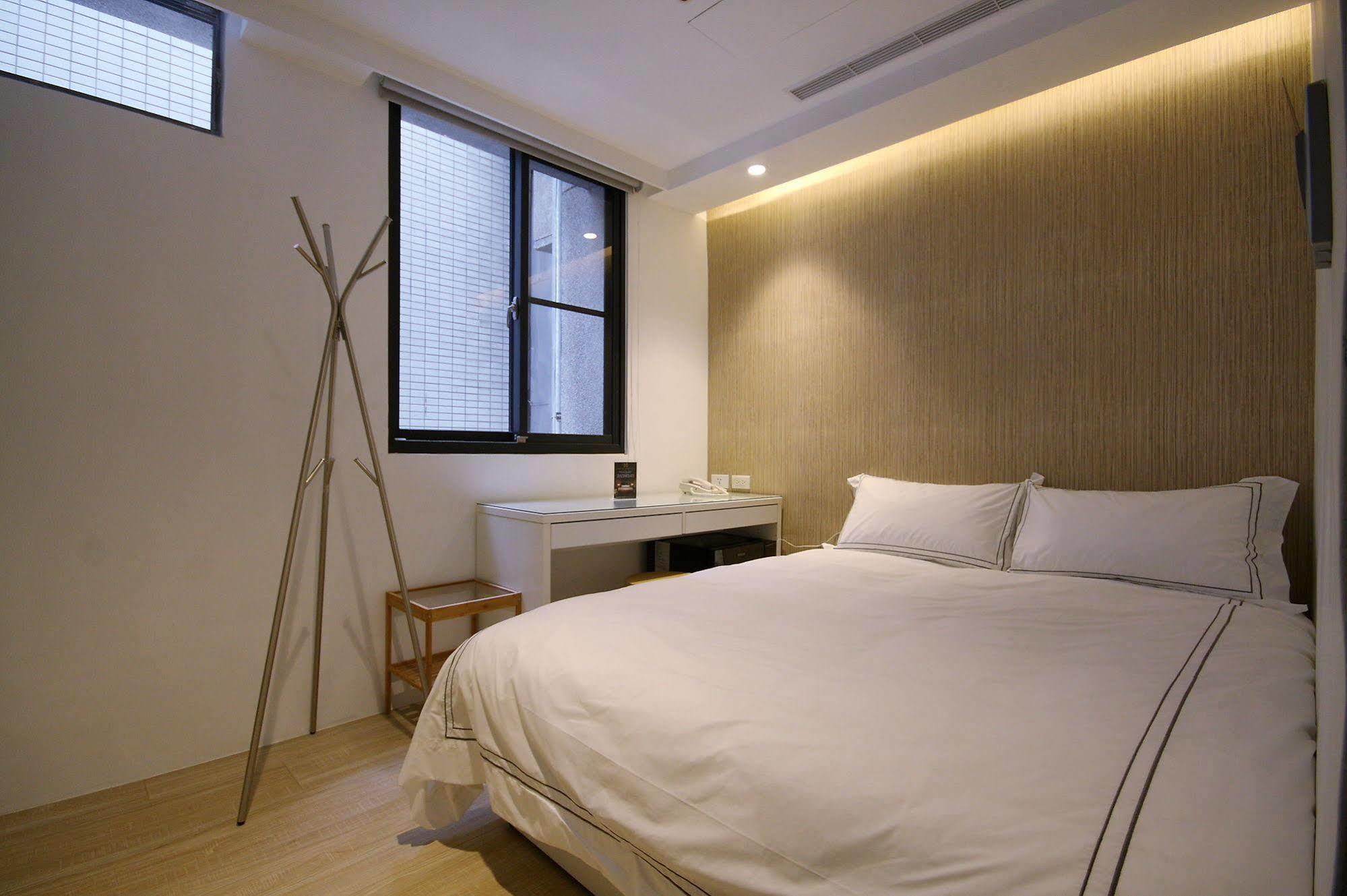 Mini West Hotel Taichung Exterior photo
