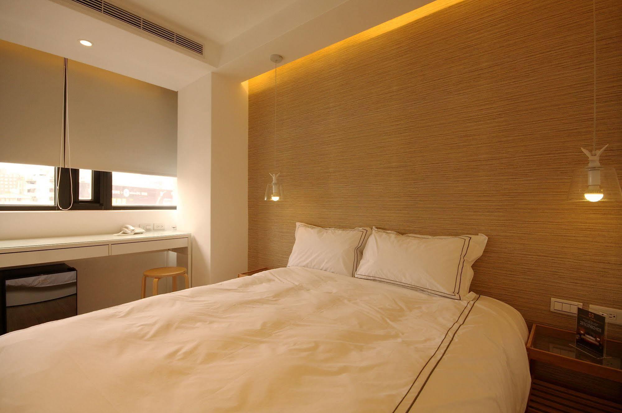 Mini West Hotel Taichung Exterior photo